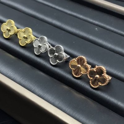 梵家 镭射 四叶草多折射面 单花 耳拍 幸运全金玑镂雕花高端电镀18K金 做工复杂 精工细节 原版打造设计独特教人一见倾心佩戴美美哒 电镀厚金耳环