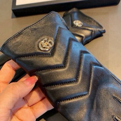 2025新款古奇曲线新款独家首发触屏女款手套Gucci古奇 原单品质 官网同步女士新款高档羊皮手套女神首选 不可错过百分百选用进口羊皮 皮质细腻柔软 认准进口羊