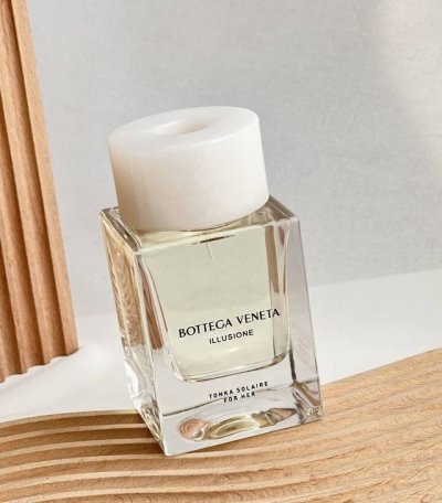专柜品质 bv Illusione 简约到极致就很美 Bottega Veneta葆蝶家幻境之昱女土香氛香水的外观精致简约大气 极简的白色调 香氛内呈现明丽象牙