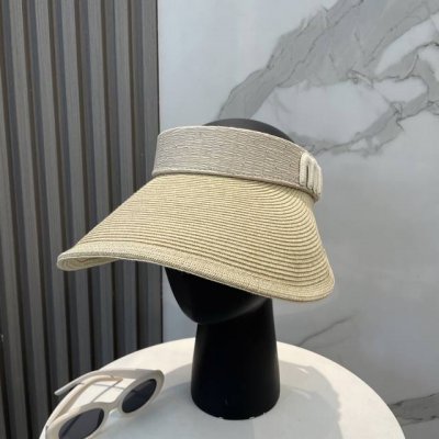 配防尘袋 Miumiu缪缪 空顶帽，夏天必备单品，因为真的太好搭，夏天搭配清凉夏日风情真的超级文艺范～随便一身小白裙就可以吸引大片目光～