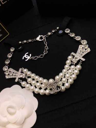 Ch*Nel 小香 高颜值Chanel Chocker 新款香奈儿珍珠颈链。给人留下一种优雅高贵的感觉 独家正品定制 专柜黄铜材质看得出有多可贵项链