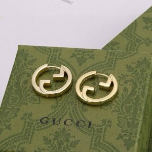 Gucci 古驰 耳钉 高端 打造 美到哭 因为是限量版 你根本无法在店内看到现货 现货一到真的Bling 这一组简直不要太震撼不要太完美 赞呆了