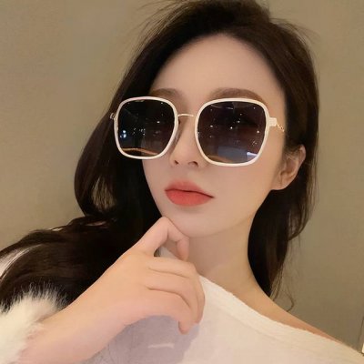 新品Chanel 香奈儿太阳镜以独特魅力和前卫风格诠释春夏最新眼镜，质感超好佩带舒适 型号：Ch0826
