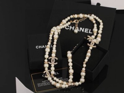 最新款Chanel 香奈儿双C珍珠项链 毛衣链非常好看， 精致大方，好不好品质说话，全部都实拍，图片全程无Ps，不弄虚作假，我家的香奈儿拿过的都知道品质的！零售