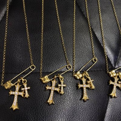 chrome Hearts 别针十字架项链 夏日露锁骨的最佳配饰 细节超完美 绝对的顶级制作 925银镀24K金 不是普通的电镀 保色时间比较长 放心购入 绝对