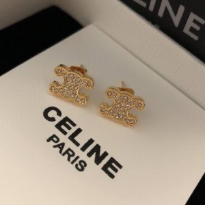 C满钻凯旋门Logo耳钉 新款 Celine 赛琳耳钉爱了爱了！一眼就看中的系列，网红们的最爱！五金配件均是Cnc精雕机雕刻出来的Logo，非常清晰可见！一定要