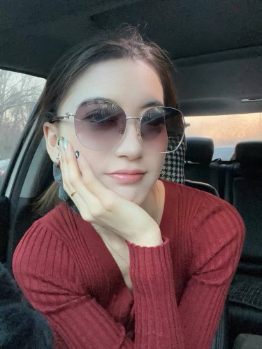 Dior 2025新款潮流爆款 时尚方框太阳镜 佩戴舒适 网红潮款墨镜 女士高清加厚偏光太阳镜 高品质Tr镜框 型号Cd0639