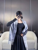 品名: 新双色棋盘格 面料：羊毛羊绒 尺寸：40* 不含须 颜色： 绿色 全新升级色纺织造 色彩更饱满 手感更加细腻 从纱线的根源升级 才是真正的品质优选 羊毛