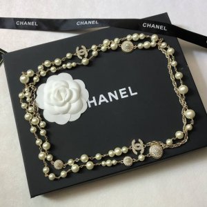新款秋冬毛衣链Chanel 毛衣链 超适合参加一些晚装小香 大小珍珠链 原单狠货 进出专柜无压力，代购级别 Ch Nel 香奈儿经典喷砂质感 原版金 珍珠毛衣链