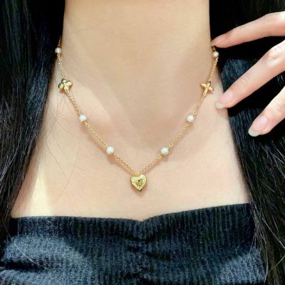 Louis Vuitton 路易威登 设计独特 用Lv经典之作图形理念 好看 项链 超级无敌爆赞 随意搭配都是非常百搭 高品质 黄铜材质.