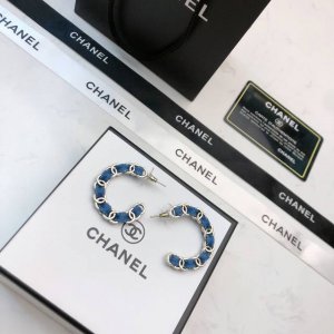 Chanel香奈儿 小香耳环热销款 市面最高版本！专柜1:1款式开模 专柜原版！小香经典Logo香奈儿耳钉女神必备 超级显脸瘦耳钉