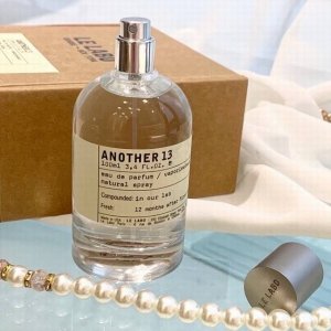 专柜品质 le Labo Another 13 高级且独特的伪体香 我觉得最好的人生状态 是追求踮踮脚才能够到的东西 像我们这么倔强的家伙 有想做的事 有喜欢的