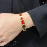 新款古驰Gucci双G手镯超重工Bling Bling，颜色搭配得非常好高级感 女神气质高端 精钢材质不过敏不褪色。一比一精美工艺，经典至极的魅物，性价比高 必