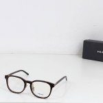 prada 普拉达 Vpr12Z 51-20-140 板材方圆框近视眼镜框 素颜的神不挑脸型主打的就是一个百搭 经典元素的金属黑标简约但不简单 板材与金属鼻托的