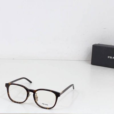 prada 普拉达 Vpr12Z 51-20-140 板材方圆框近视眼镜框 素颜的神不挑脸型主打的就是一个百搭 经典元素的金属黑标简约但不简单 板材与金属鼻托的