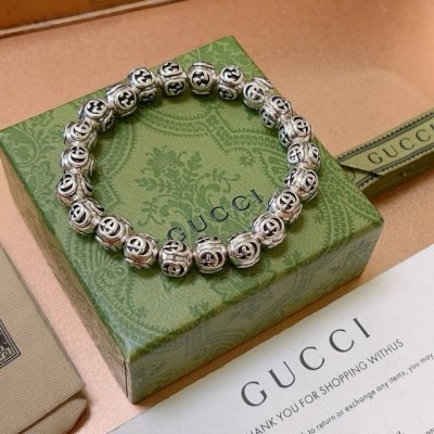 2025最新出炉 Gucci古驰手链最新款的经典款 精致无论款式 质感 都是绝对的顶尖Feel 只要看一眼就懂了 原版Logo 超 Nice 搭配衣服最佳的选择