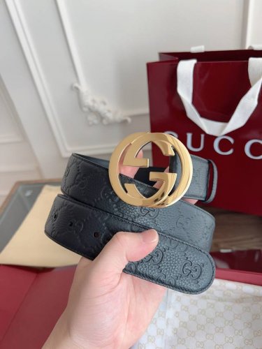 Gucci 经典全皮压花 专柜新版Logo横标 原版进口南非皮底 精品双G钢扣 高端品质 不惧对比 亮金五金 宽度 40Mm