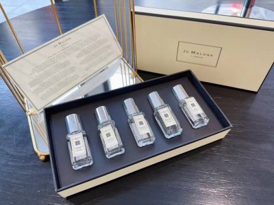 专柜品质 一盒集齐最热门的香味 带礼盒 带喷头 一盒5瓶 祖马龙系列最好闻的五瓶香水 就是给夏日准备的福利.