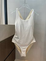 dior 连体泳衣适合多种场景的游泳衣 海边 游泳池 温泉 水上乐园 漂流都可以内搭外穿也完全可以 面料 透气舒适 速干弹性的游泳衣更加帖肤易清洗 S M L