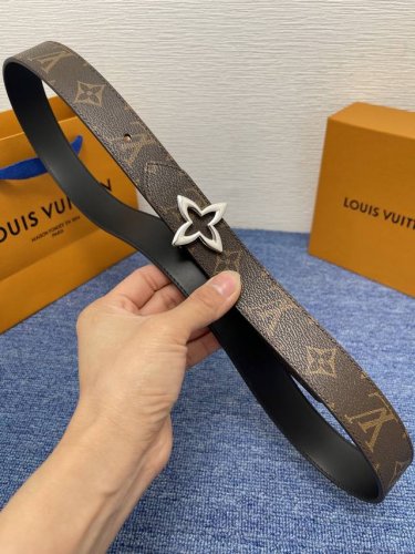特 Louis Vuitton ：经典原单品质，经典印花搭配原版平纹底，原单精品挂扣，精工制作，细节看图，实物拍摄，高端奢华，宽度3．0Cm