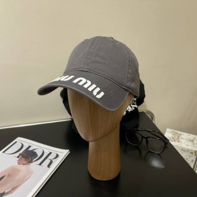 miumiu新款素色棒球帽 当下爆热的色系-街头感十足！ 潮流百搭，小红书种草，毒药 Get上你们的男朋友，一起Cool