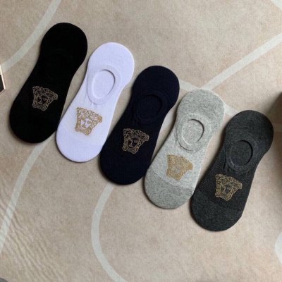 特 Versace 范思哲经典男款隐形船袜 一盒五双 纯棉材质织造，超柔软舒适，提花经典美人头标志，完全彰显该品牌男士的低调奢华风格，永不落幕的极简五色：黑、藏