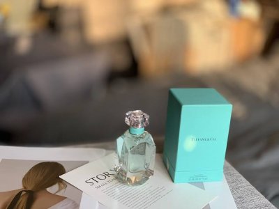 专柜品质 Tiffany & Co经典钻瓶女士香水 这是Tiffany科蒂Coty合作系列，调香师Daniela Andrier亲自操刀调制 非常适合送人 前调