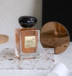 专柜品质 信步颐和 澄明自然 阿玛尼颐和清檀香水 规格: Ml 前调:香柠檬 中调:乳香 后调:檀香木 身拥清檀，尽释朝气。高定私藏香氛清新系列，阿玛尼颐和清檀