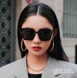 p80 .【巴黎世家-Balenciaga】 .【宝丽来树脂镜片】 .【Tr镜架轻便佩戴舒适】 .【Size：65-13-145】 .【新款太阳镜减轻强光负担，