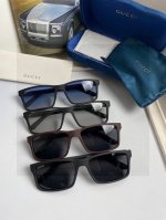 新款品牌：古奇Gucci：原单品质男士女士偏光太阳镜 材质：高清宝丽来偏光镜片、板材印字Logo镜腿。看细节就知道大师手工制作设计，做工精致，高端大气，适合旅游