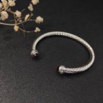 david Yurman 5Mm镶嵌石红钻头手镯。建议适合佩戴的手围15-20Cm 编号Dysz-052