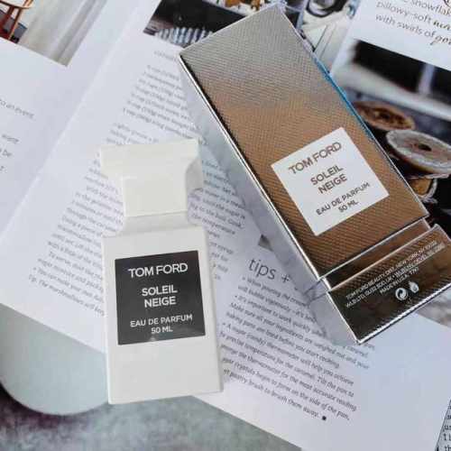 高端品质 Tf 汤姆福特雪映流光冰雪太阳50Ml 19新款是璀璨流光Soleil Blanc的呼应款 冬日太阳照射在雪上的感觉 很好闻很高冷 前调:香柠檬胡萝卜