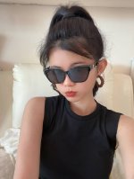 Lv 2025年开春新款 潮流爆款 时尚方框太阳镜 高品质 佩戴舒适 网红潮款墨镜 型号L7310