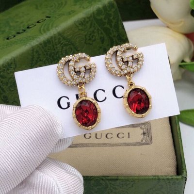 编号Ged0017 gucci 古驰 红色Gg时尚 绝对是古驰的风格 夸张 重装饰 重色彩超级好看 黄铜材质 925纯银针 街拍范儿十足 现货即发 爆款随时断货