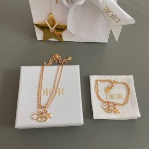 高品质 细节如图 手链 项链 D小冰糖星星项链 手链 ZP项链6100 手链5100 一眼被沦陷 这是什么绝美小冰糖 Cd上边采用了银色魅影施华洛 光面的星星