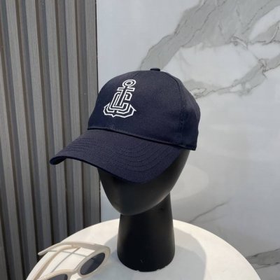 爆款Celine 赛琳 简约刺绣字母明星同款最新棒球帽，时尚潮流，高端做工！每一个帽子都是用心之作！非一般的品质，男女均可。 CéLine的这款帽子 设计简洁、