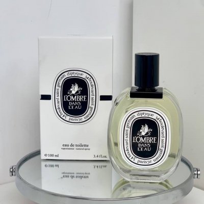 专柜品质 蒂普提克-影中之水 淡香水 Diptyquelombredansleau 香调:花香调 前调：黑醋栗叶树脂 中调：香柠檬玫瑰 后调：龙涎香麝香黑加仑叶
