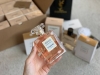 专柜品质 Coco小姐馥郁版香水 简直无法形容这款香水 前调是淡淡的甜味柚香味 沉稳诱人又不轻浮
