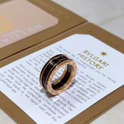 宝格丽项链V金材质 带Logo Bvlgari宝格丽 Divas Dream 珐琅系列 品相完美 细节无敌 那种独特的色泽完全无可挑剔 再缀以经典指环外形设计