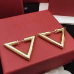 编号Ved0260 Valenti*O最新款光面三角形耳环 一致Zp黄铜材质