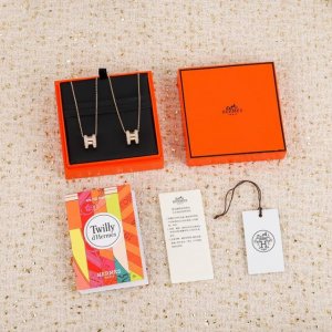 金色 香槟金色 银色 我们出品 大号，Zp3900 ，独家发售，代购版本 Herme*爱马仕珐琅弧形H项链，专柜在售3千现货2017版的把原来的钢铁丝项圈换成了