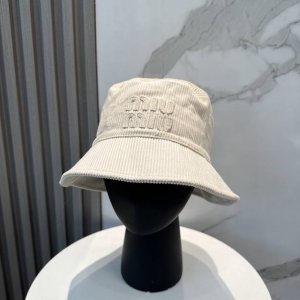 Miumiu缪缪限定新款灯芯绒渔夫帽 棒球帽 灯芯绒纹理渔夫 非常耐看的一款渔夫帽~男女同款 日常出门 自带氛围感 偶尔换换感觉真的太棒了