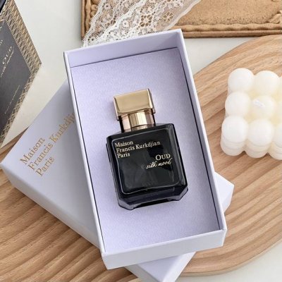 专柜品质 mfk 黑瓶中性香水 Maison Francis Kurkdian Oud Satin Moo d香调:木质东方调 味道 沉香 乌木 玫瑰 安息香脂
