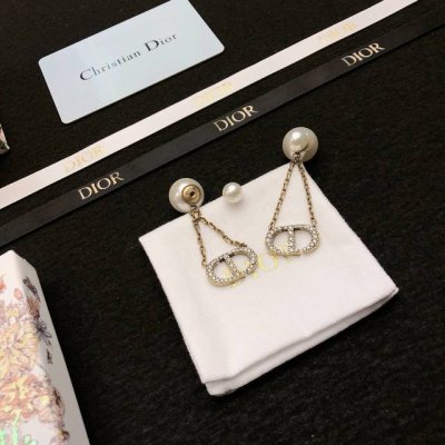 Dior 迪奥 满钻Jadior字母耳钉 专柜新款上市 美得不要不要的 唯美 浪漫 人手必备款 火爆小红书 精选Zp一致材质 超 Nice