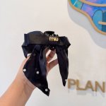 配包装 Miumiu 缪缪 新款手工网红抓夹，时尚字母简约发夹原单货，潮女必备品，超级的高大上！