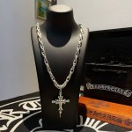 新款 专柜品质 Chrome Hearts克罗心 经典复古项链 骷髅头十字架吊坠 凹凸造型不同的花纹设计风格 呈现出与众不同 十字架 童军花是克罗心的志 所以更