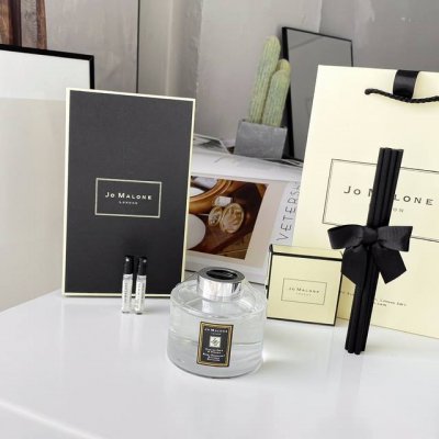 专柜品质 英国梨与小苍兰细节展示 祖.玛珑Jomalonelondon165Ml居家室内香薰 全部21年新包装 每款都附赠两支专柜赠品小样香水 小样默认鼠尾草与