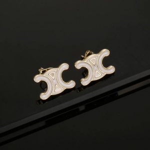 Celine 赛琳耳钉 经典金色系 小巧精致可爱 百搭 复古造型设计 金色特别显白 穿衣搭配不挑人。