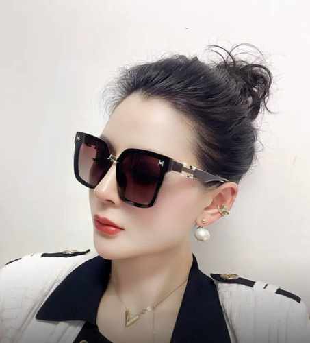 P80 2025新款 爱马仕女士偏光太阳镜 宝丽来高清镜片高品质Tr-90镜框 时尚百搭！ 型号：H4550