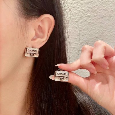 香奈儿包包字母双C耳钉